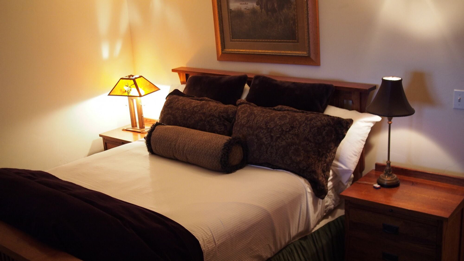 Bedroom 2, White Pines 5-Bedroom 5-Bath Luxury Home in Solamere Lower Deer Valley, Summit