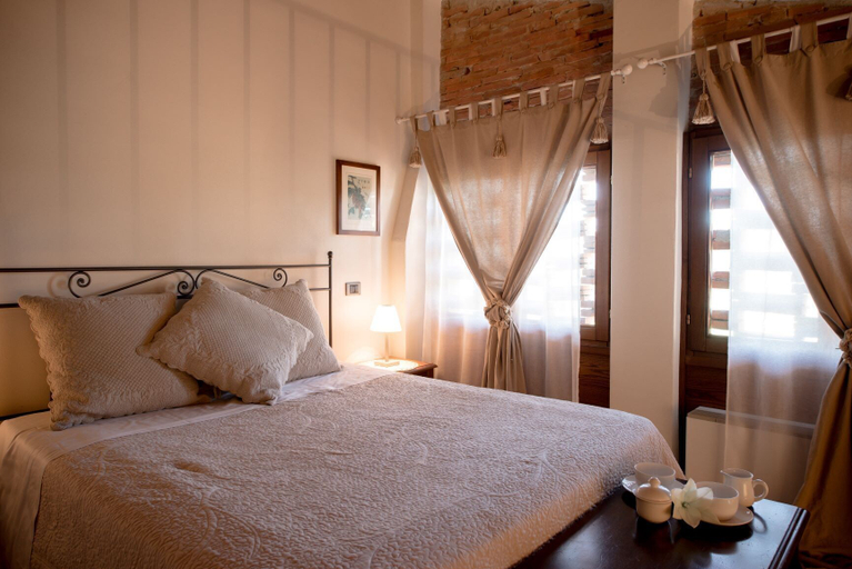 Bedroom 3, Casale Podernovo, Pisa