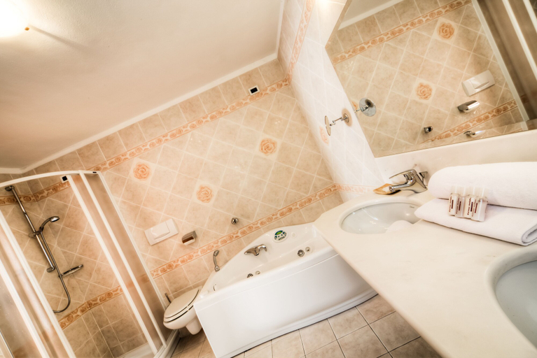 Bathroom 4, Hotel Chalet Corso, Bolzano