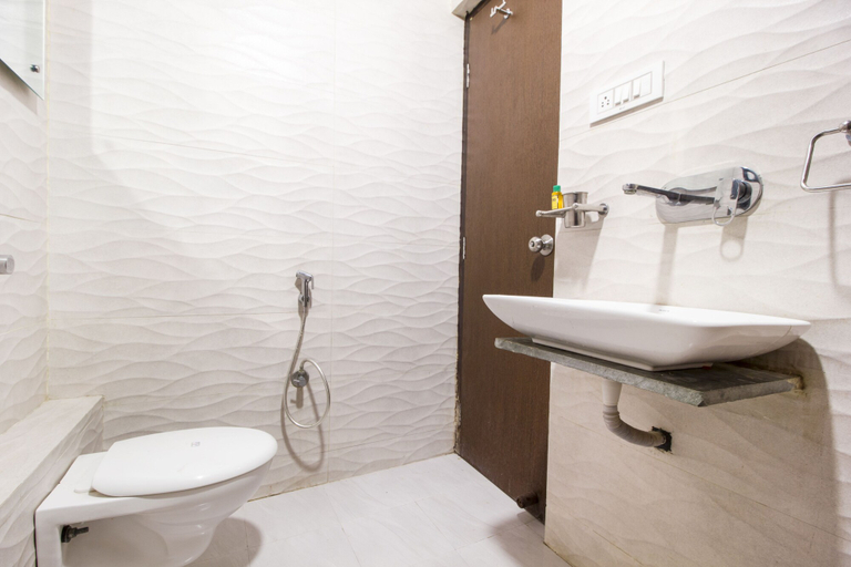 Bathroom 3, FabExpress Travelers Lodge, Jaipur