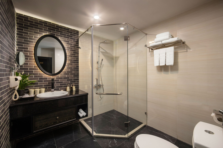 Bathroom 4, Imperial Hotel & Spa, Hoàn Kiếm