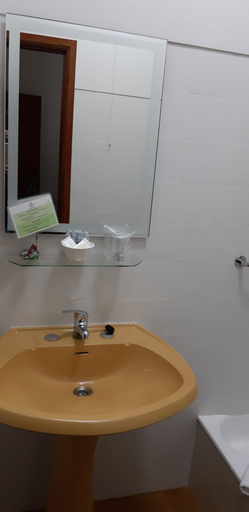 Bathroom 5, Hotel Vila Esteves, Monção