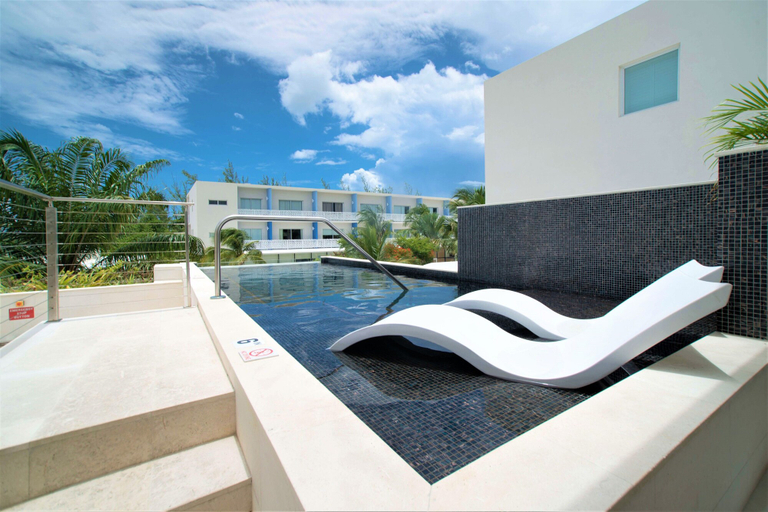 Sport & Beauty 5, Cayman Luxury Rentals at The Grove