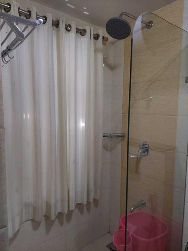 Bathroom 3, Hotel Grand Habib, Srinagar