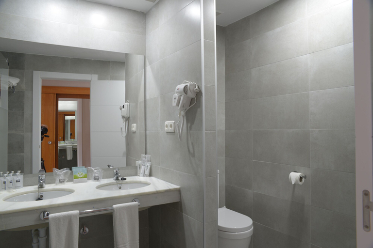 Bathroom 5, Hotel TRH Paraiso, Málaga