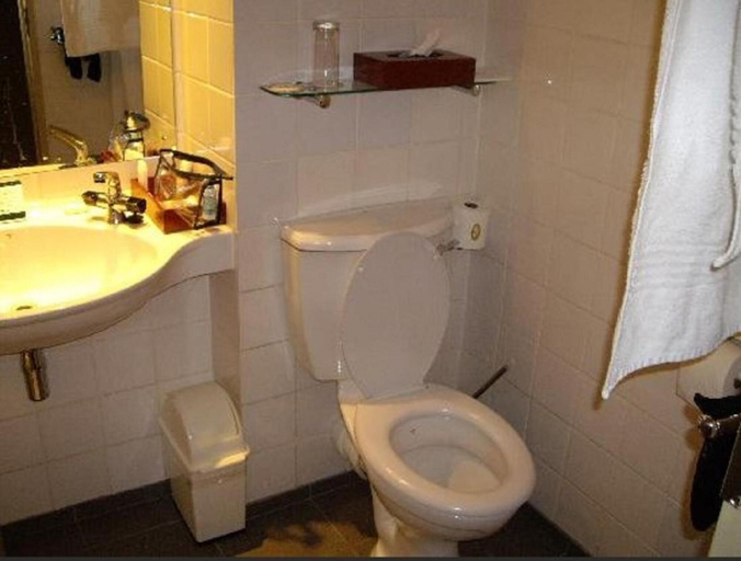 Bathroom 4, Metcourt Inn, Gaborone, Gaborone