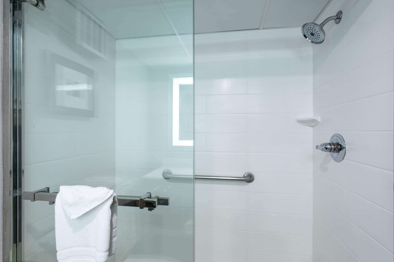 Bathroom 4, La Quinta Inn & Suites by Wyndham Joplin, Newton