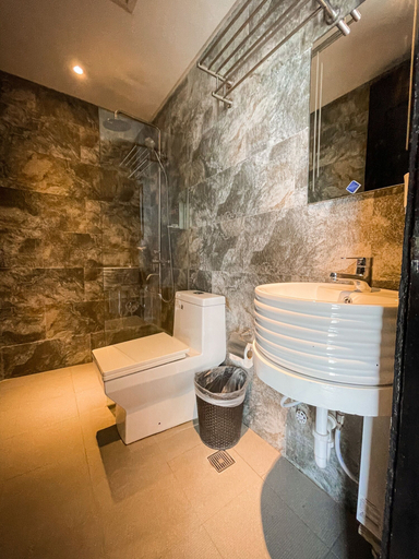 Bathroom 4, Navarro Hotel, Malay