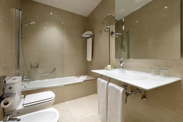 Bathroom 4, Hotel Eurostars Regina, Sevilla
