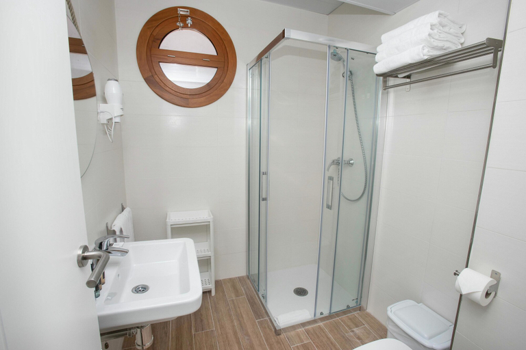 Bathroom 4, Feelathome Mártires Apartments, Málaga