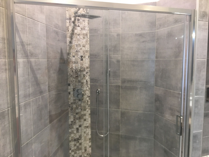 Bathroom 3, Al Molo Apartment, Como