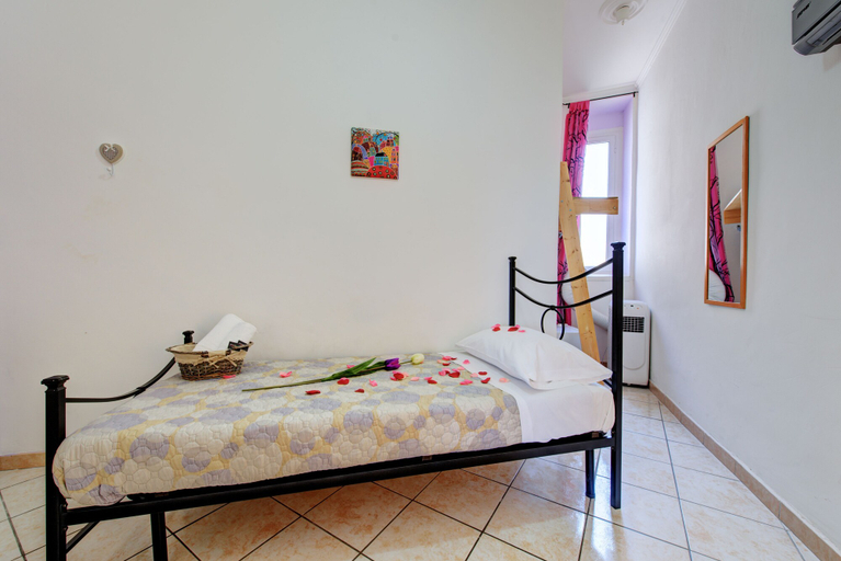 Bedroom 4, In the Center Guesthouse, Roma