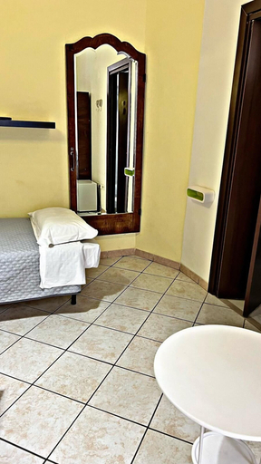 Bedroom 3, In the Center Guesthouse, Roma