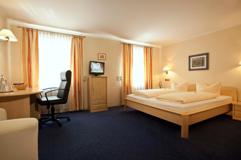 Bedroom 4, Mayerhofer - Hotel - Restaurant - Partyservice - Tagung, Passau
