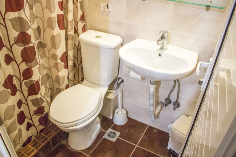 Bathroom 5, Hotel Villa Pigasos, Central Macedonia