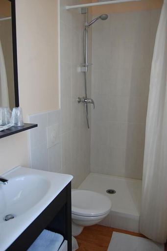 Bathroom 5, Le Corby, Vienne