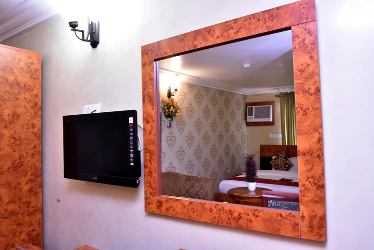Bathroom 4, Petrus Hotels Royale, AbujaMun