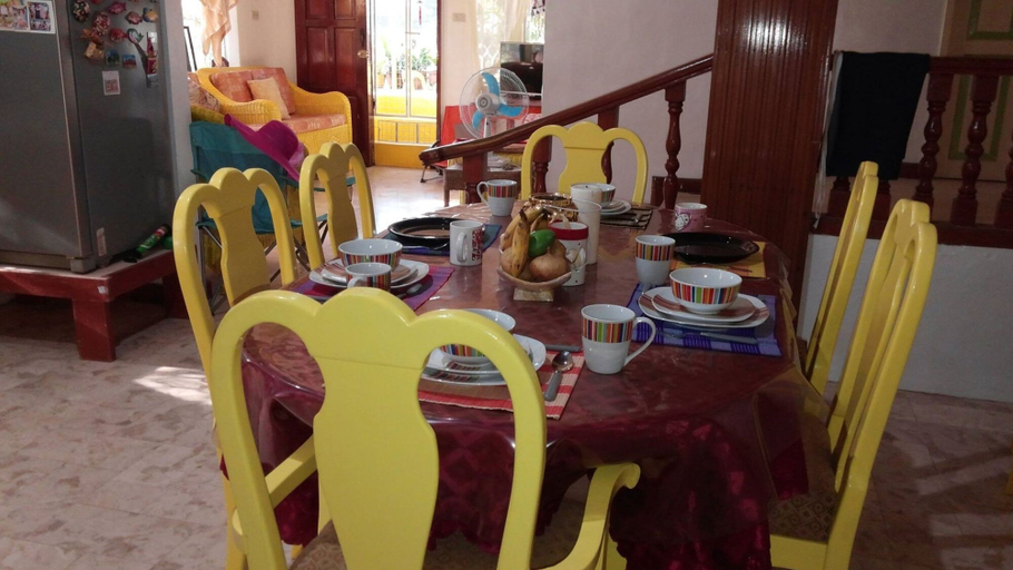 Food & Drinks, Yellow HOUSE Vacation Rental, Olongapo City
