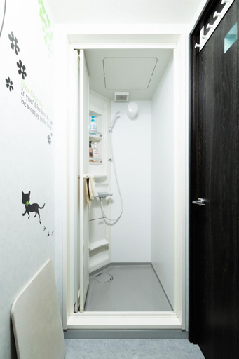 Bathroom 3, Tsuruhashi Guest House, Osaka