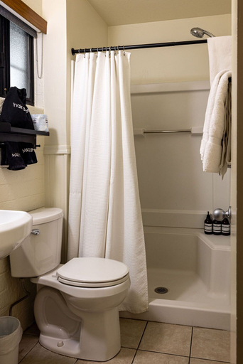 Bathroom 3, The Star Motel, Coconino