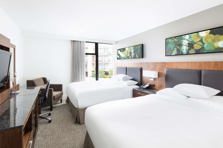 Bedroom 2, DoubleTree by Hilton Hotel & Suites Victoria, Capital