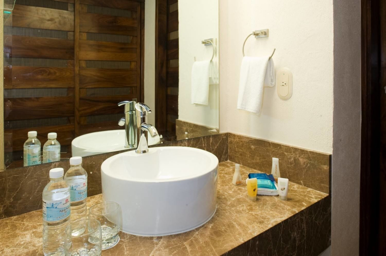Bathroom 4, Vamar Vallarta All Inclusive Marina and Beach Resort, Puerto Vallarta