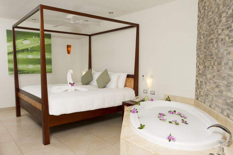 Bedroom 4, Sandos Caracol Nature Resort & Water Park All Inclusive, Cozumel