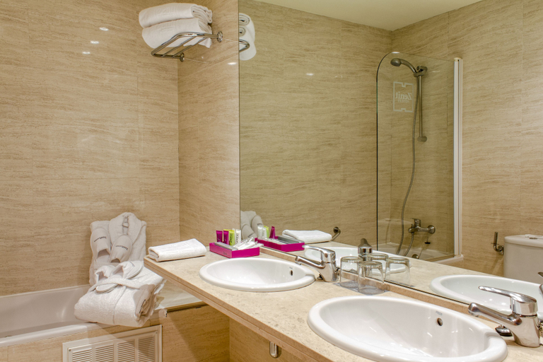 Bathroom, Hotel Zenit Don Yo, Zaragoza