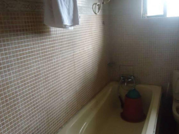 Bathroom 3, Meridian Lodge hotels & resorts, Ikpoba-Okha