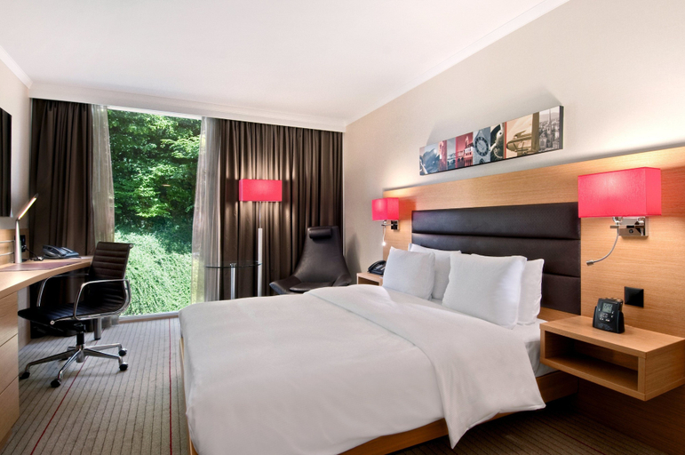 Bedroom 2, Hilton Zurich Airport, Bülach