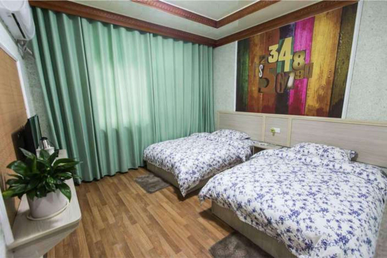 Bedroom 5, WenFangXiaoYuan Inn, Zhangjiajie