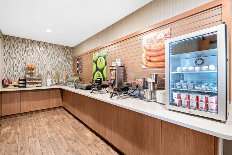 Food & Drinks 5, La Quinta Inn & Suites by Wyndham Logan, Cache