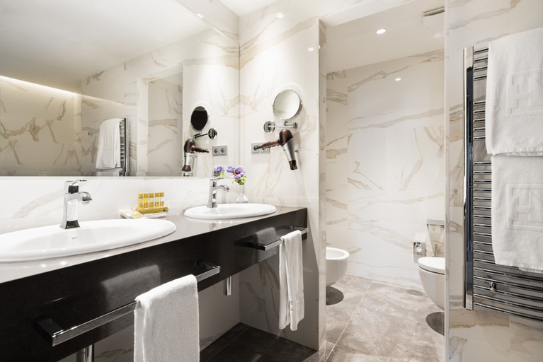 Bathroom 4, Eurostars Hotel Real, Cantabria