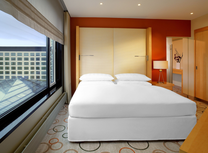 Bedroom 3, Sheraton Berlin Grand Hotel Esplanade, Berlin