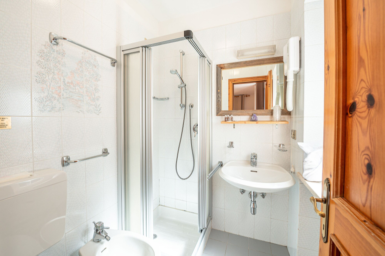 Bathroom 5, Villa Ruggero Wine Hotel, Trento