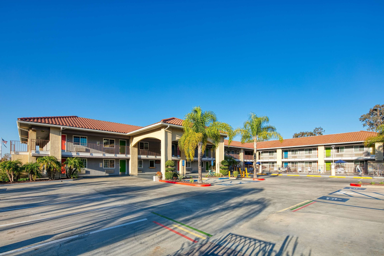 Signature Temecula, Riverside