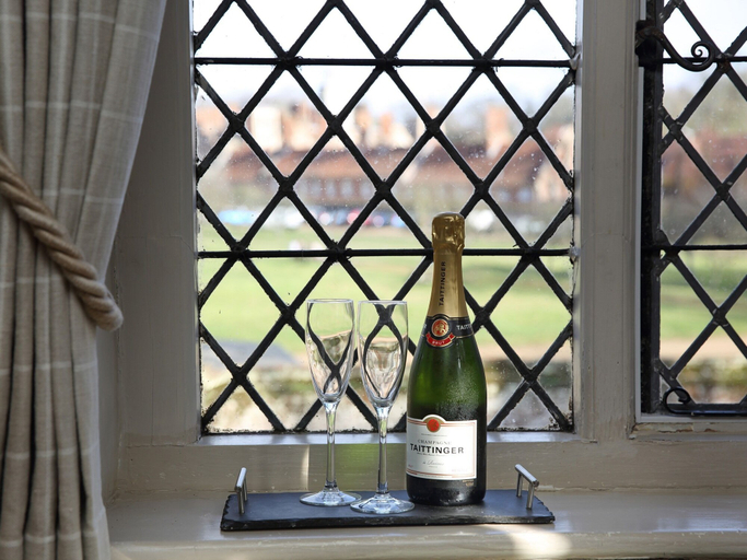 Food & Drinks 5, Buckinghamshire Arms, Norfolk