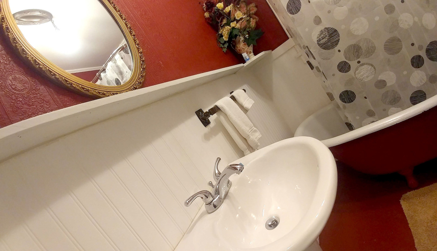 Bathroom 3, Historic Whiting Hotel Suites, Osage