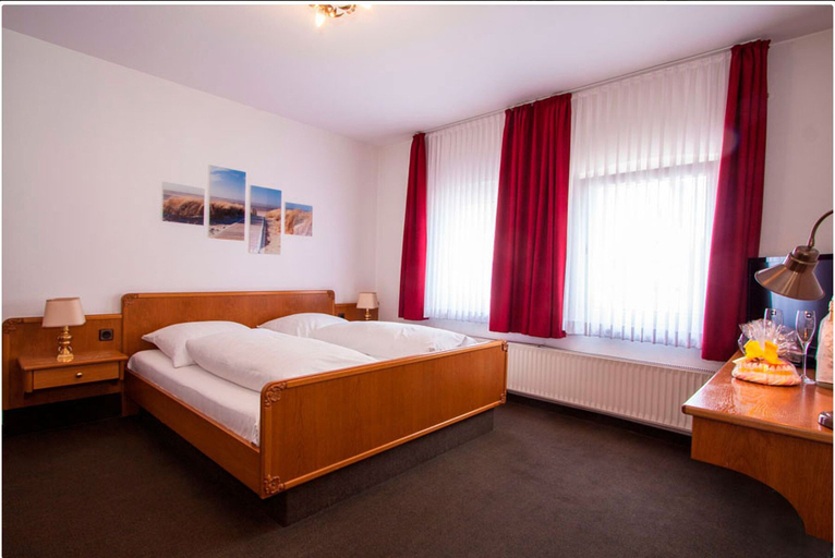 Bedroom 3, Hotel Alt Westerholt, Recklinghausen