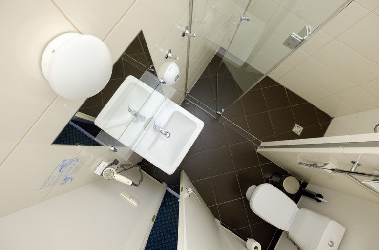Bathroom 4, Hotel Metropolis, Kauno