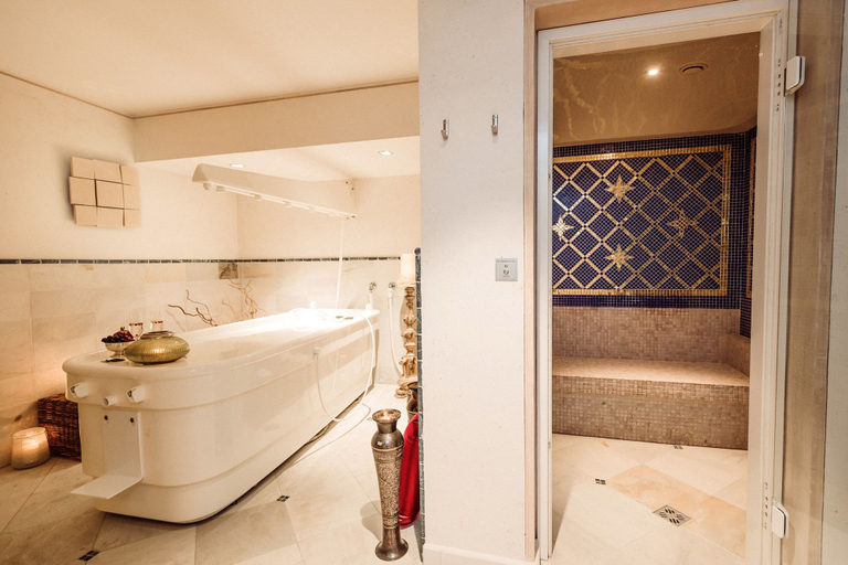 Bathroom 5, Castel Rundegg, Bolzano