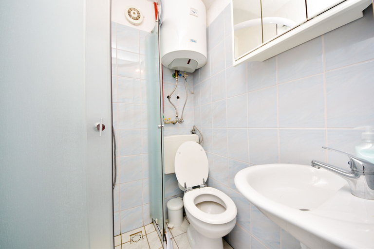 Bathroom 4, Apartmani Robi i Kristina, Obrovac