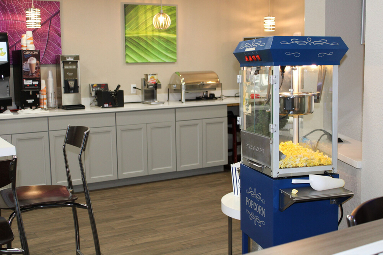Food & Drinks 5, Wingate by Wyndham Kings Bay Naval Base / I-95, Camden