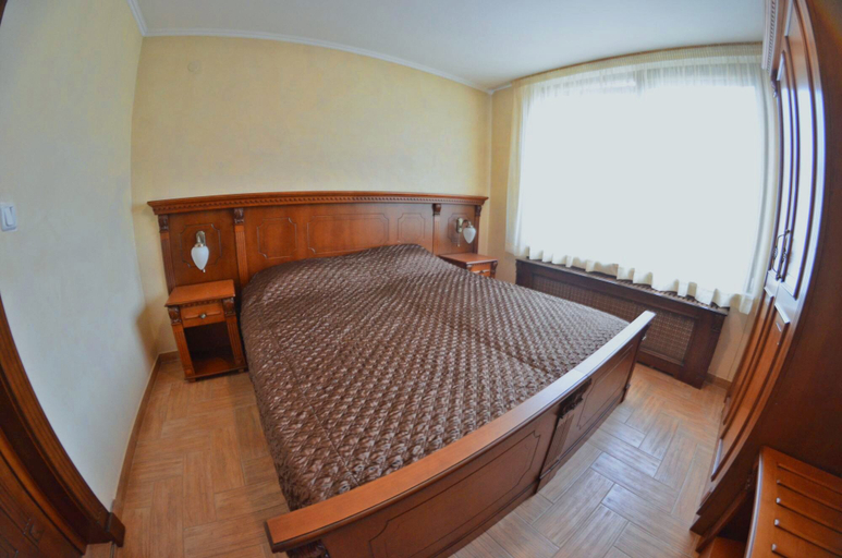 Bedroom 3, Central West Hotel, Stolichna