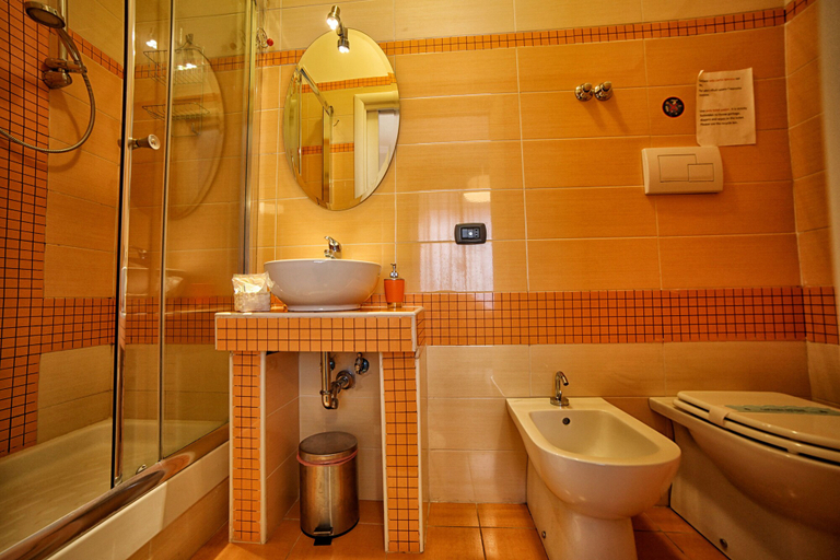 Bathroom 5, City Central, Salerno