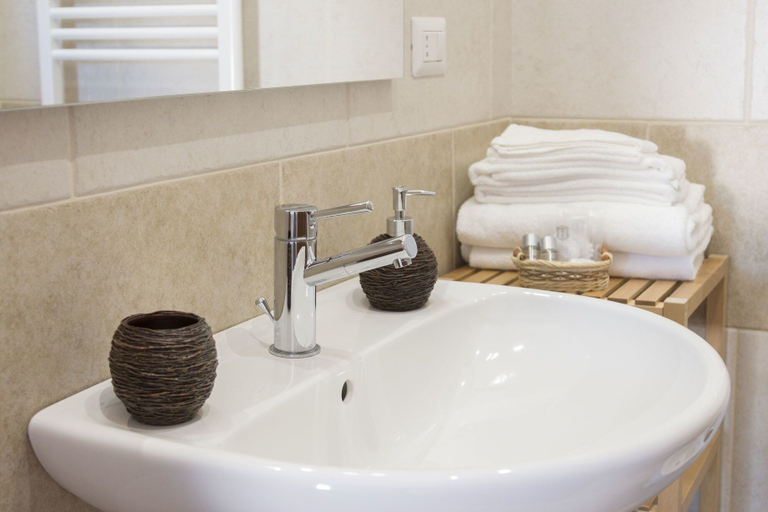 Bathroom 3, Masseria Fanizzi, Bari