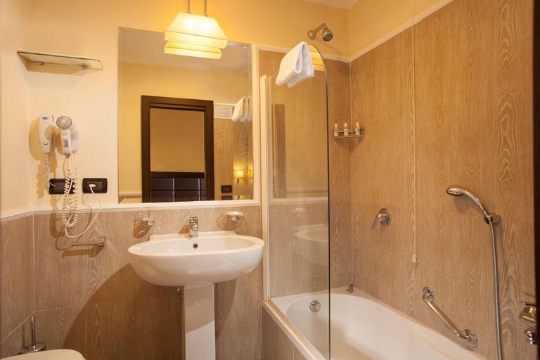 Bathroom 4, Hotel Buenos Aires, Rome
