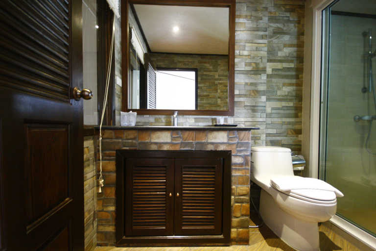 Bathroom 4, The Farm Resort and Restaurant, Kabin Buri