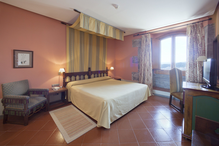 Bedroom 2, Parador de Cardona, Barcelona