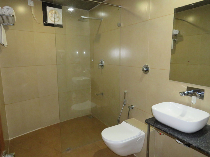 Bathroom 3, Dariyalal Hotel, Morbi